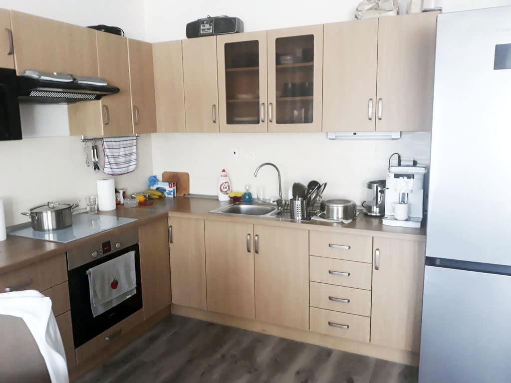 Kuchynská linka pred renováciou fóliami